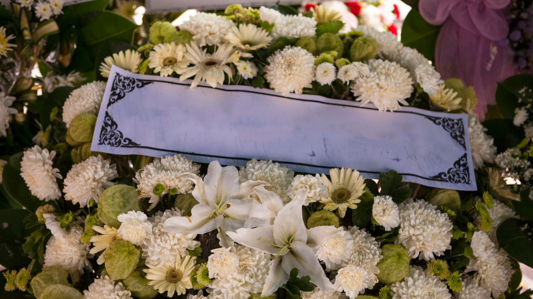 การเลือกดอกไม้งานศพ ควรพิจารณาอะไรบ้าง?